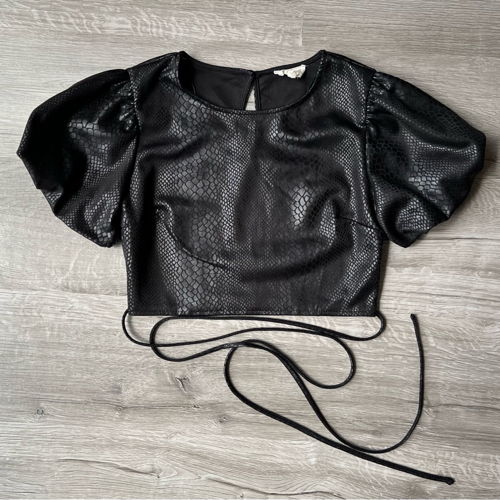 Meraki Women's Puffy sleeve black cropped Casual crop Top